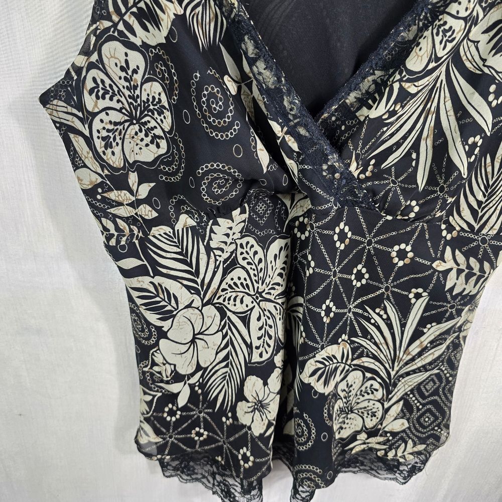 White House Black Market Sleeveless Blouse Black Floral Top - Picture 6 of 12